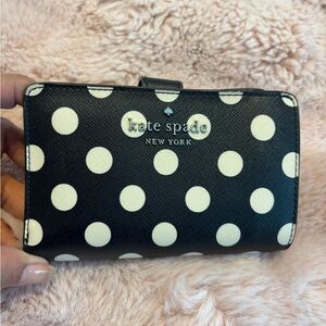 Kate Spade New York Staci Picture Dot Medium Compact Bifold Wallet.